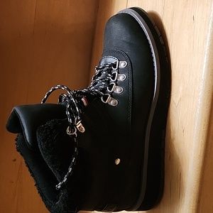 Tommy Hilfiger lace up boots size 6
